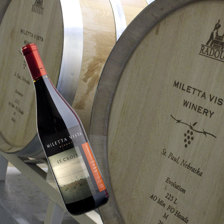Вино из винограда Сент Кру "Miletta Vista Winery St. Croix"